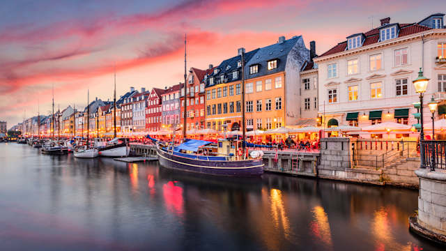 Kopenhagen bei Dämmerung, Dänemark © iStock.com/SeanPavonePhoto