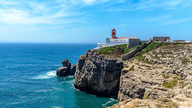 Blick auf den Leuchtturm von Cabo de Sao Vicente. Sagres, Algarve, Portugal