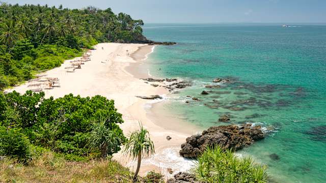 Einsamer Strand auf Ko Lanta, Thailand