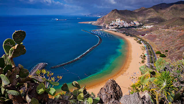 Panoramablick auf die Playa de las Teresitas, Teneriffa