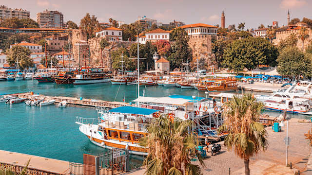 Yachthafen in der Altstadt von Kaleici in Antalya © iStock.com/frantic00