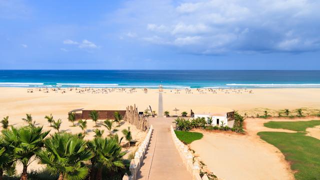 Blick auf den Strand und das Meer von Boavista auf den Kapverden