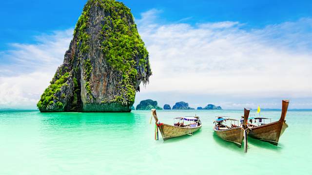 Long Tail Boote im Meer, Thailand