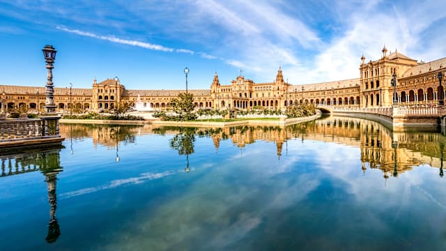 Plaza de Espana in Malaga, Andalusien, Spanien © Getty Images - Westend61