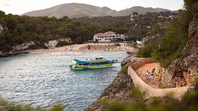 Blick auf den Strand Cala Romantica auf Mallorca, Spanien