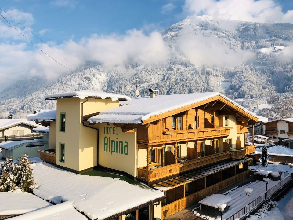 Außenansicht Hotel Alpina Ried im Zillertal HolidayCheck Tirol