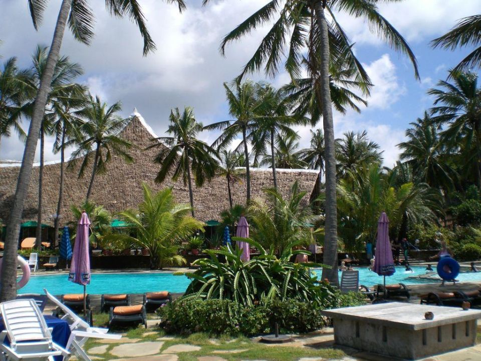 Ansicht Des Hauptgeb Udes Plus Pool Bahari Beach Hotel Mombasa