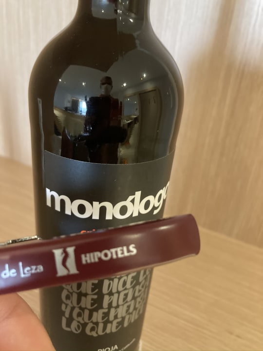 Eine Flasche Wein Als Ges Hipotels Barrosa Park Novo Sancti Petri