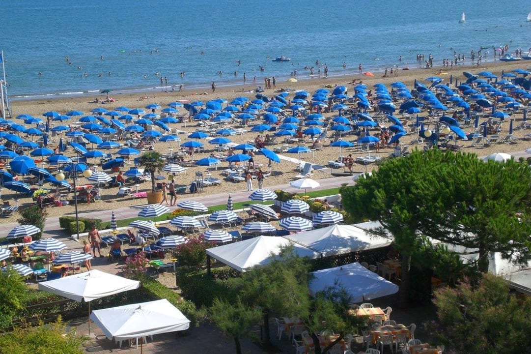 Strandabschnitt Des Hotel Hotel Svezia Scandinavia Jesolo