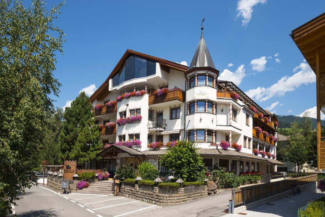 Außenansicht Hotel Villa Monica Dobbiaco Toblach HolidayCheck