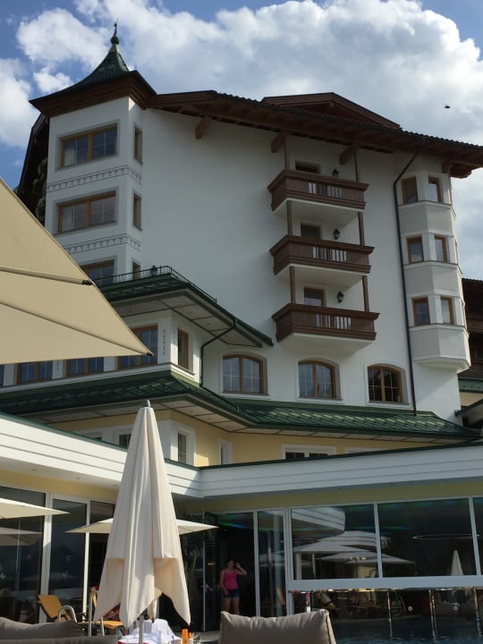 Sicht Vom Pool Aufs Hotel Platzlhof Mein Hotel Im Zillertal Ried