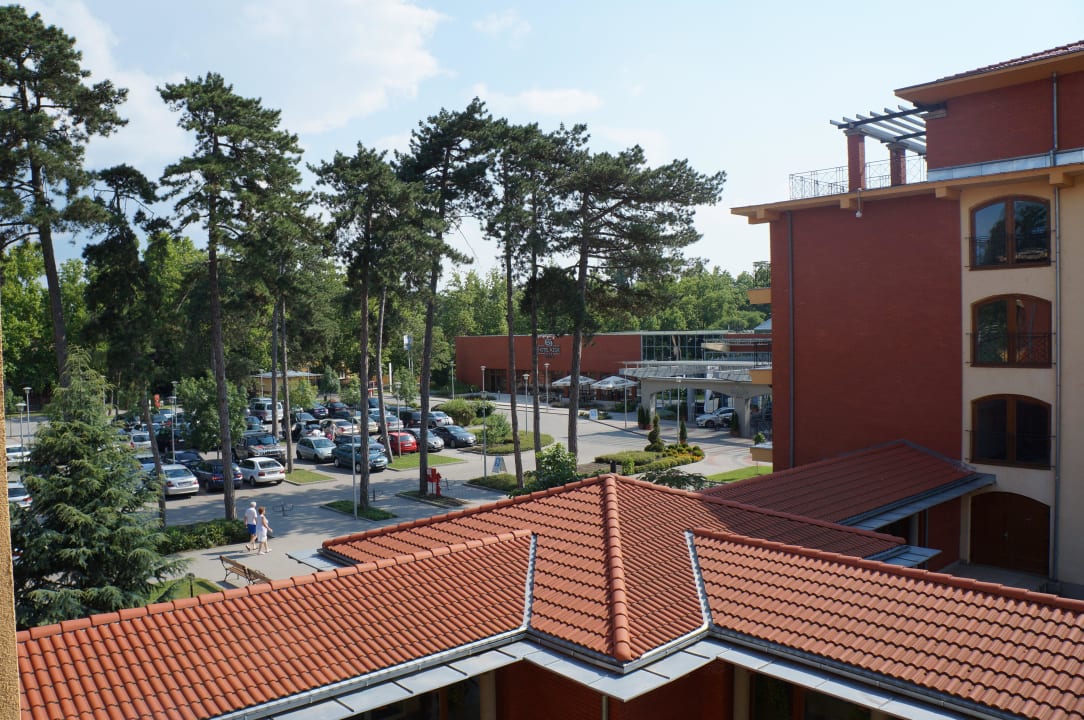 Widok Z Pokoju Na Parking Hotel Azur Siofok Holidaycheck