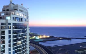 Was kosten zwei Liegen plus Sonnenschirm am Jumairah Beach