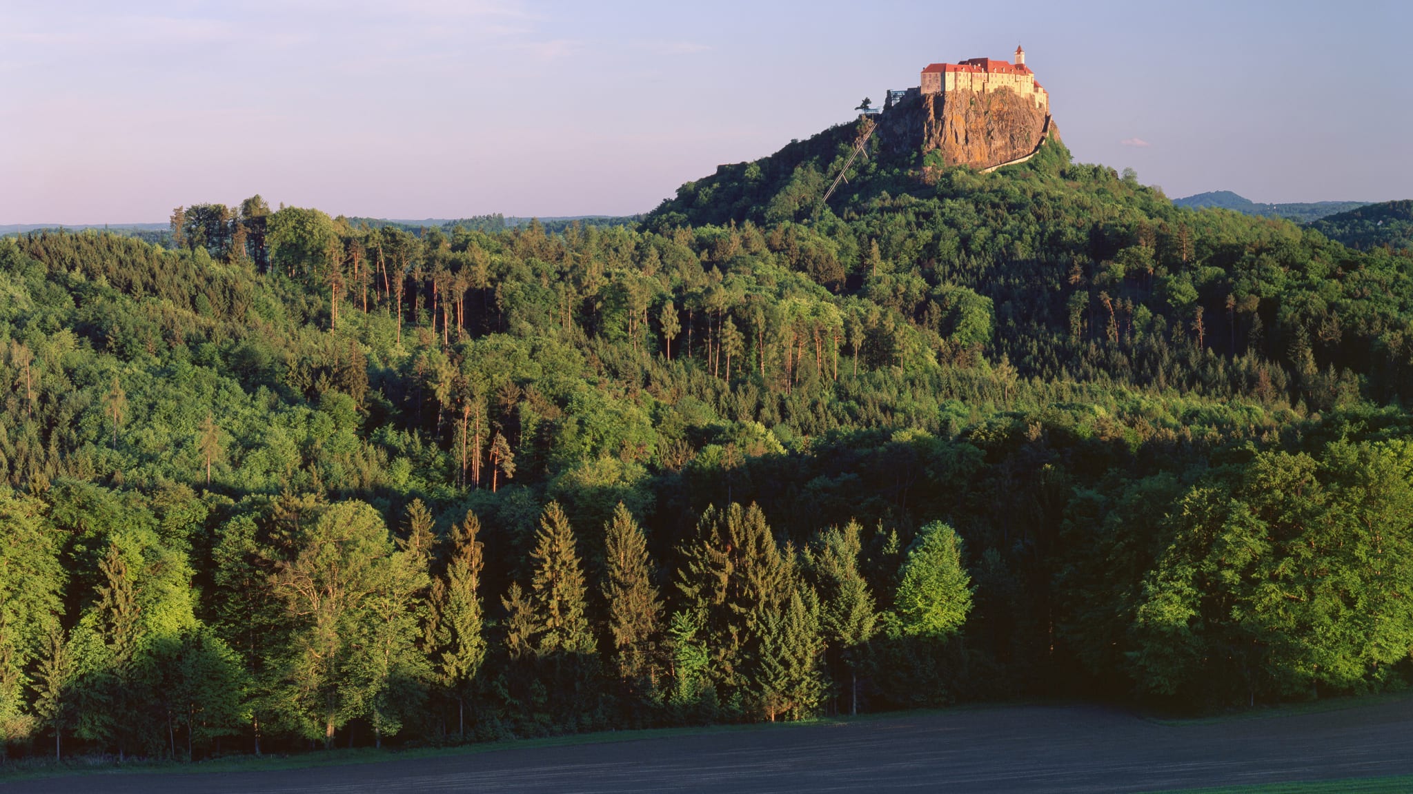 Vom See aus sieht man die beeindruckende Riegersburg © Steiermark Tourismus | Popp-Hackner