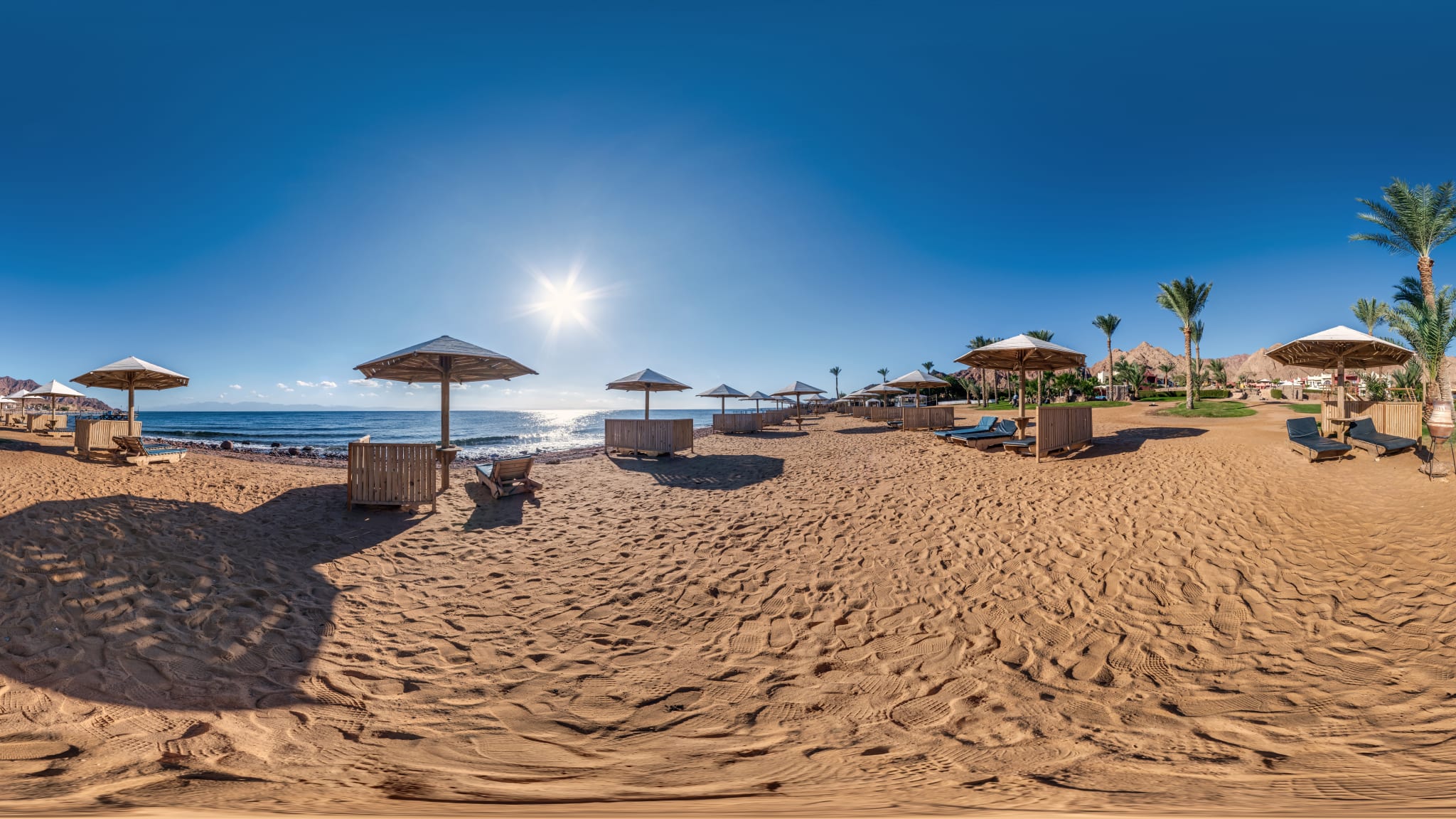 360 Grad Panoramasicht auf einen Strandabschnitt am rotem Meer