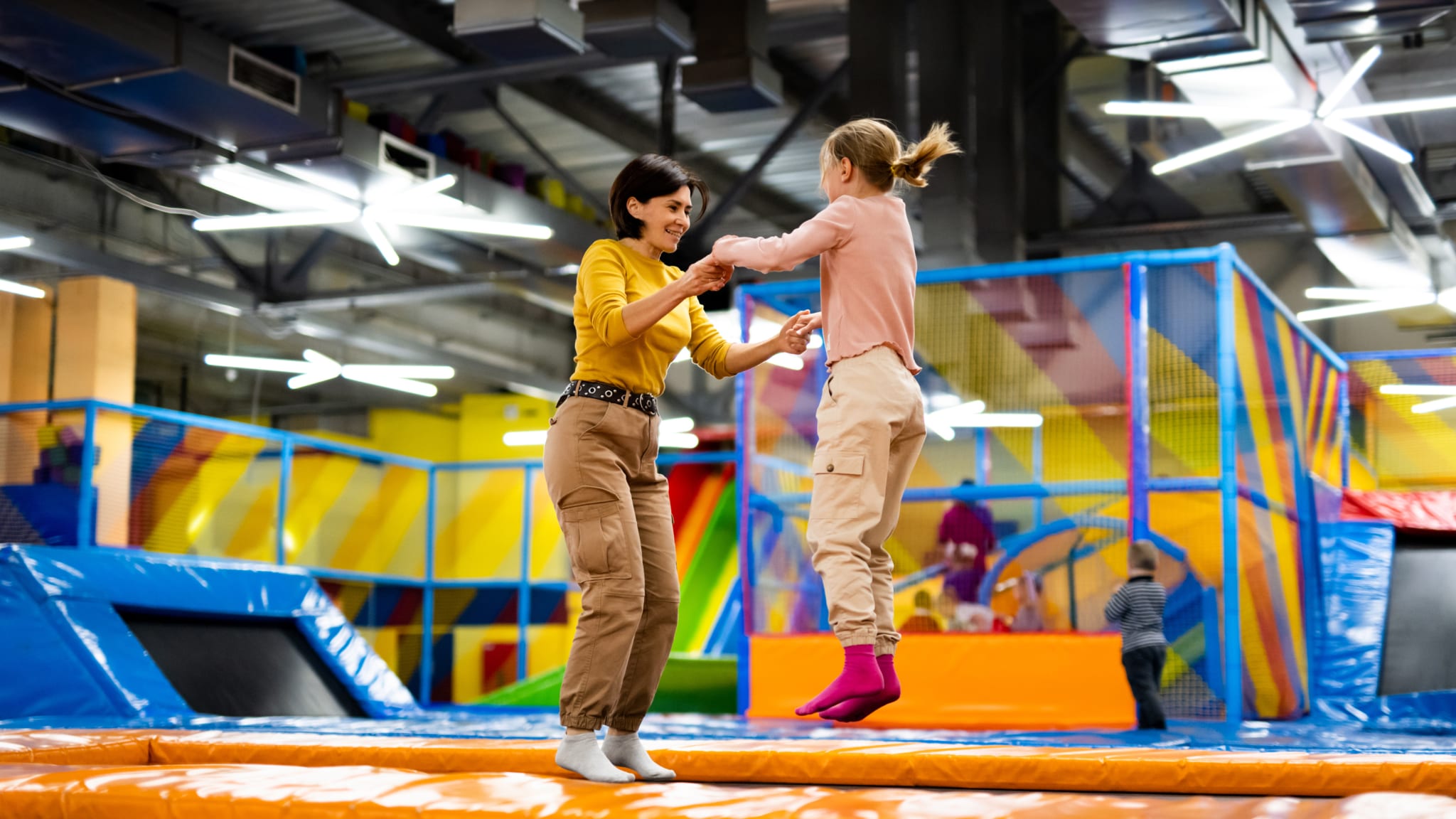 Aktivitäten im Spielplatzpark ©Zheka-Boss/iStock / Getty Images Plus via Getty Images