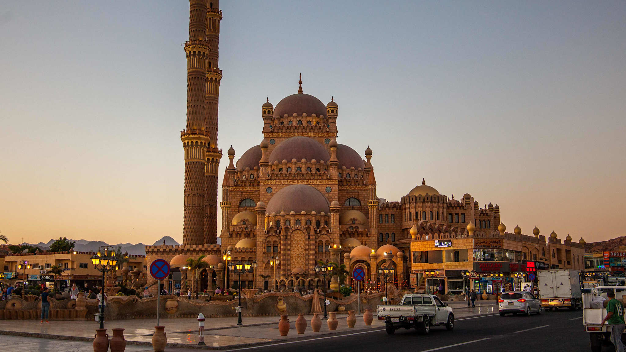 Blick auf die Al Sahaba Moschee in  Sharm El Sheikh.