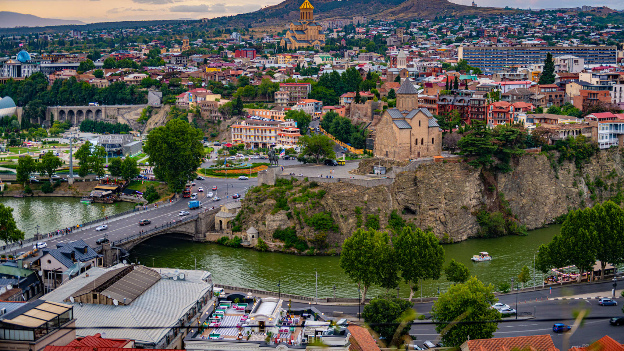 Altstadt von Tiflis, Georgien © Emad aljumah/Moment via getty Images