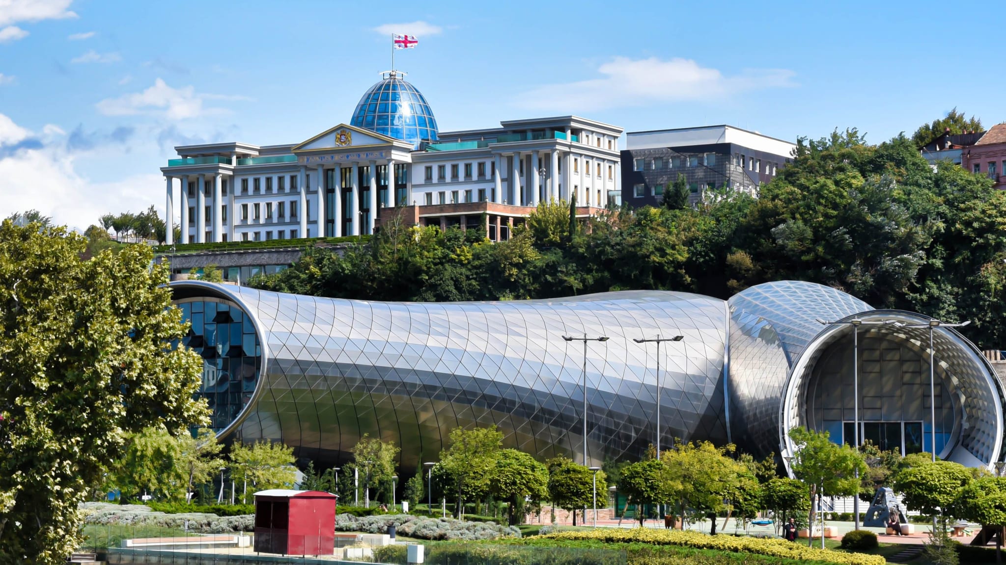 Ausstellungszentrum in Tiflis Georgien©Wirestock/iStock Editorial / Getty Images Plus via Getty Images