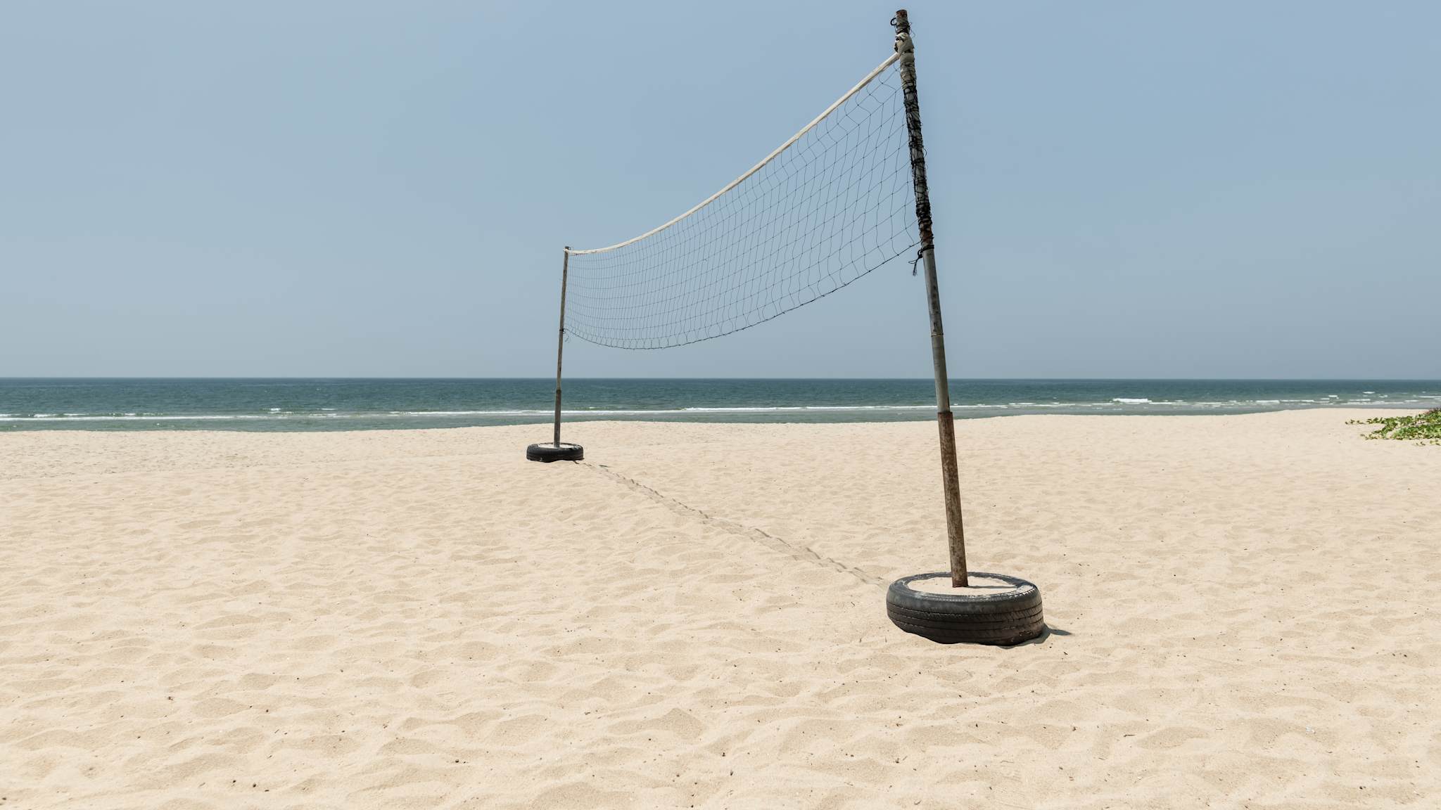 Volleyballnetz direkt am Strand © Shutterstock