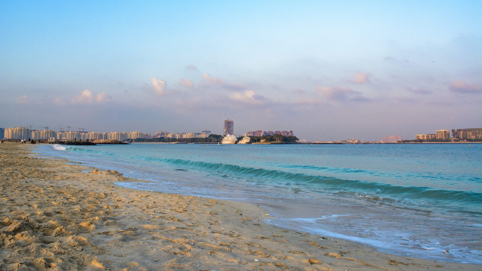 Black Palace Beach, Dubai © Anna Litvinova/iStock / Getty Images Plus via Getty Images