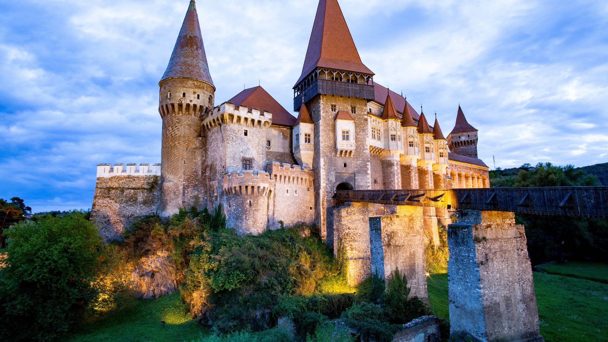 Blick auf das berüchtigte Draculaschloss in Rumänien © Melis/HUBER IMAGES