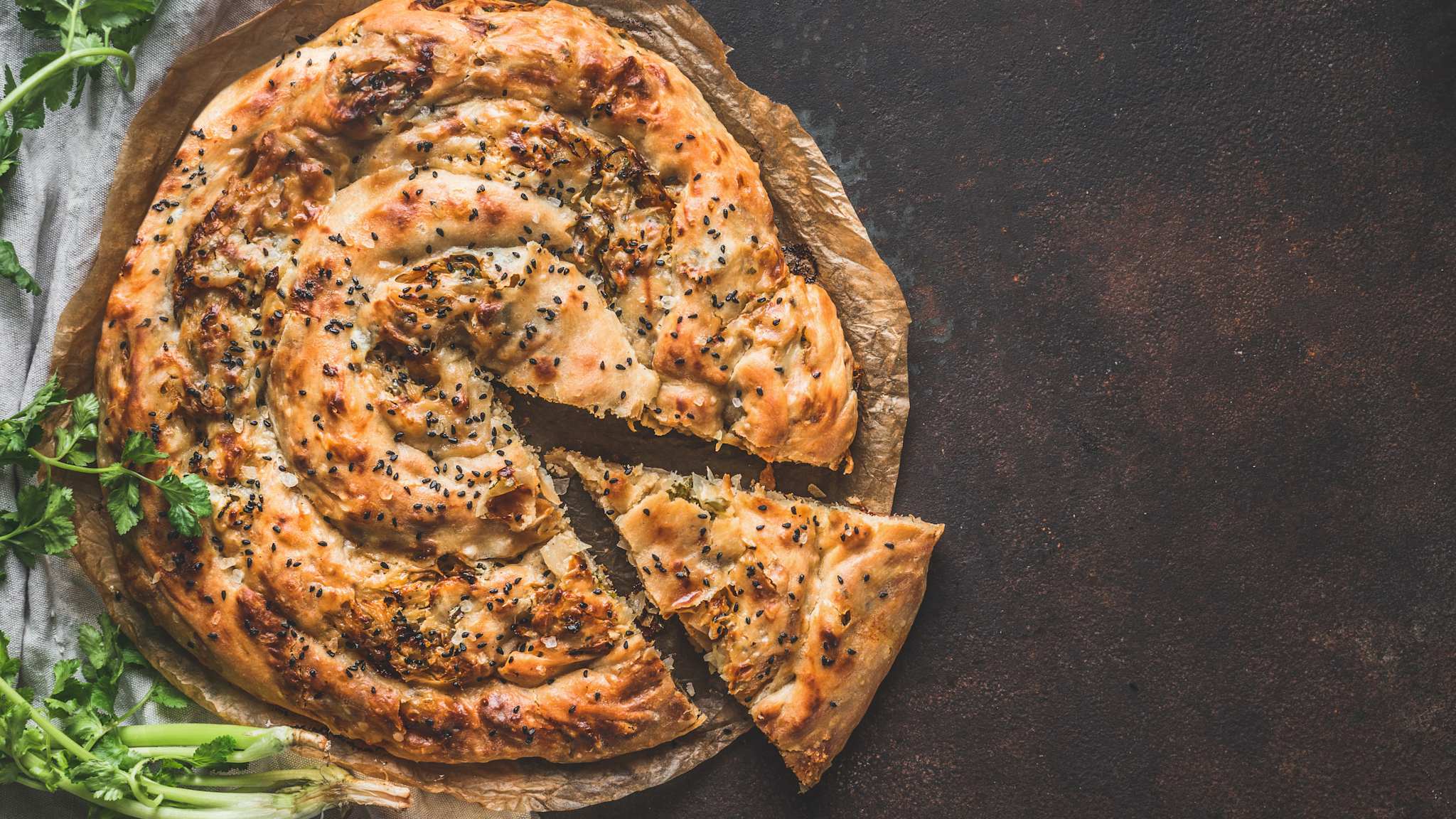 Börek, Türkische Spezialität © stock.adobe.com - VICUSCHKA