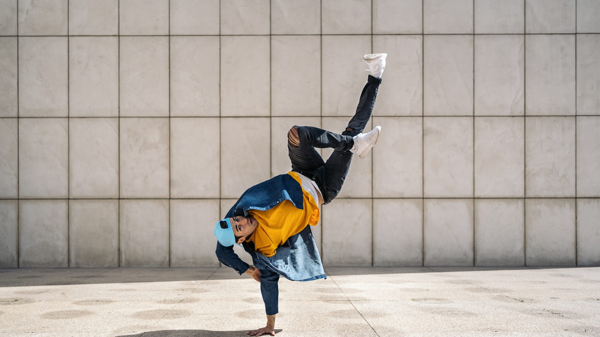 Breakdancer tanzt © santypan/iStock / Getty Images Plus via Getty Images