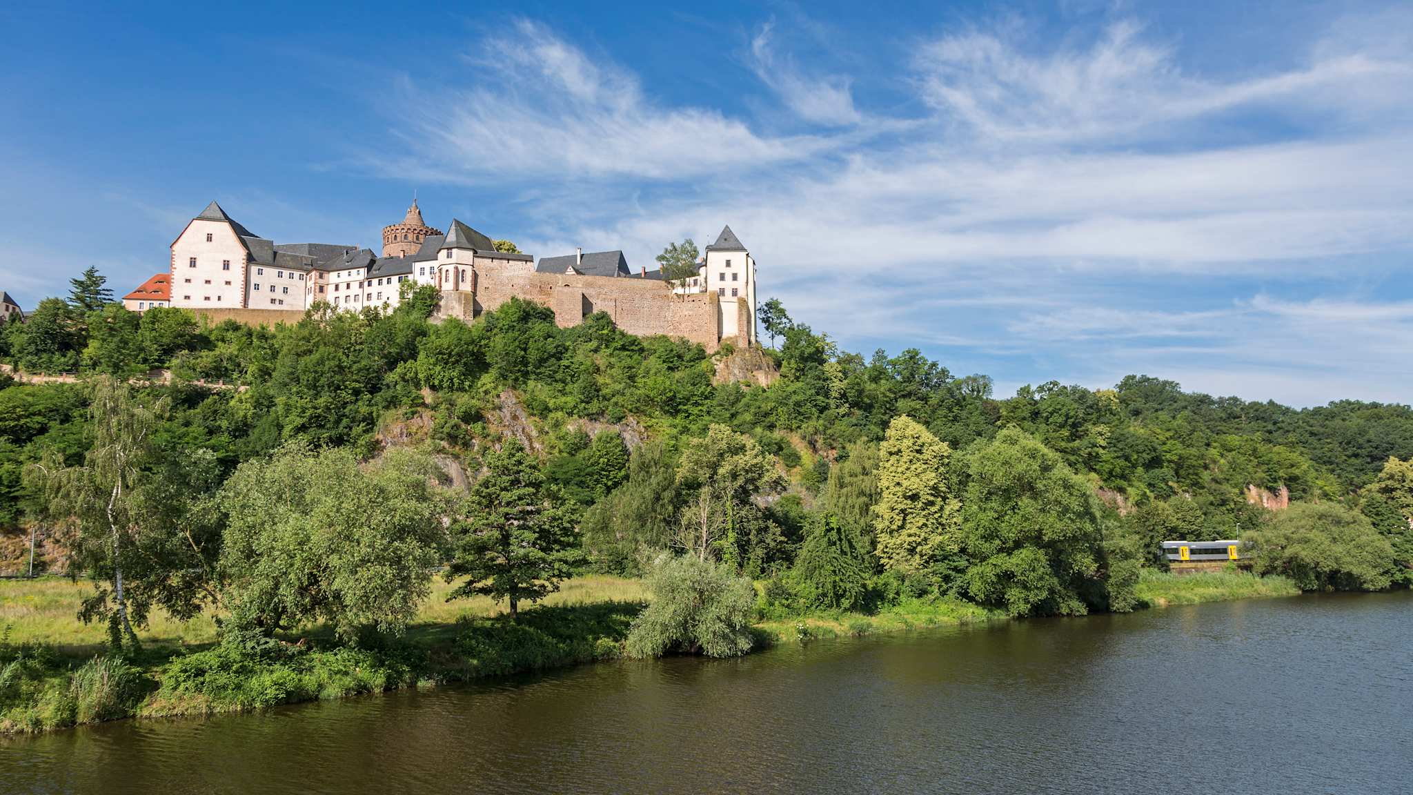 Hoch über dem Fluss Mulde steht die Burg Mildenstein