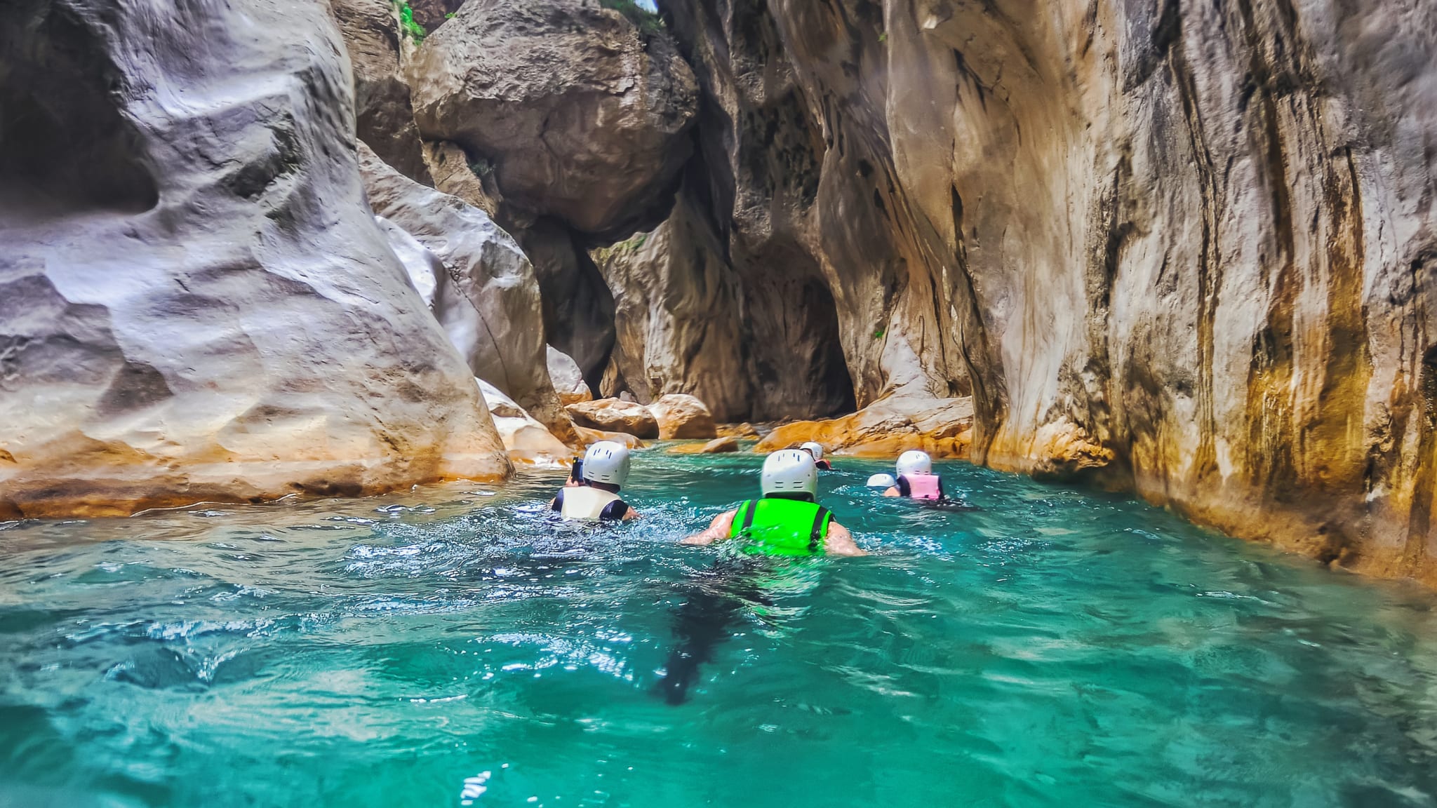 Canyoning muss man einmal ausprobieren © natalia_maroz - stock.adobe.com