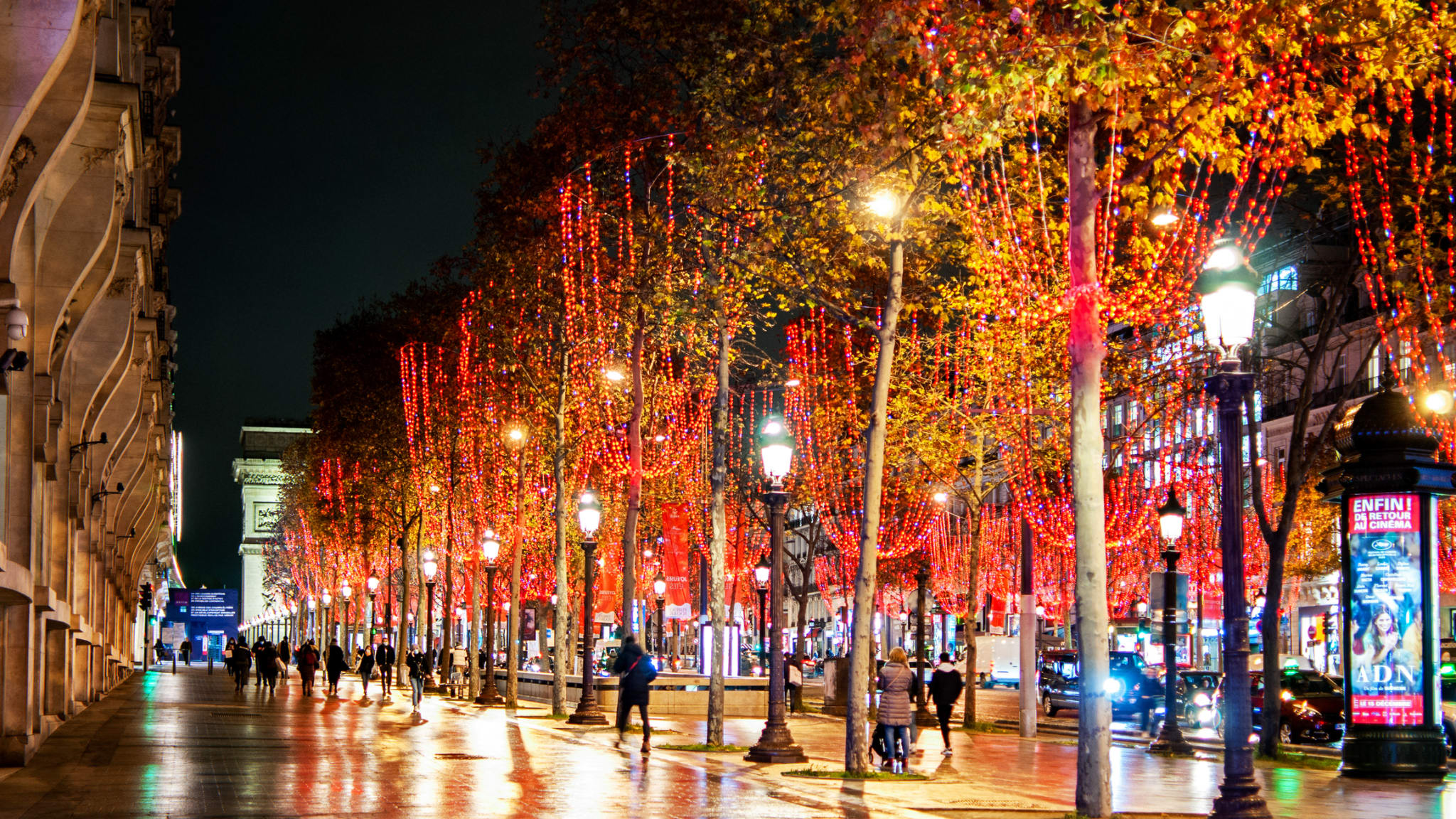 Champs Elysées an Weihnachten © legna69/iStock Unreleased
