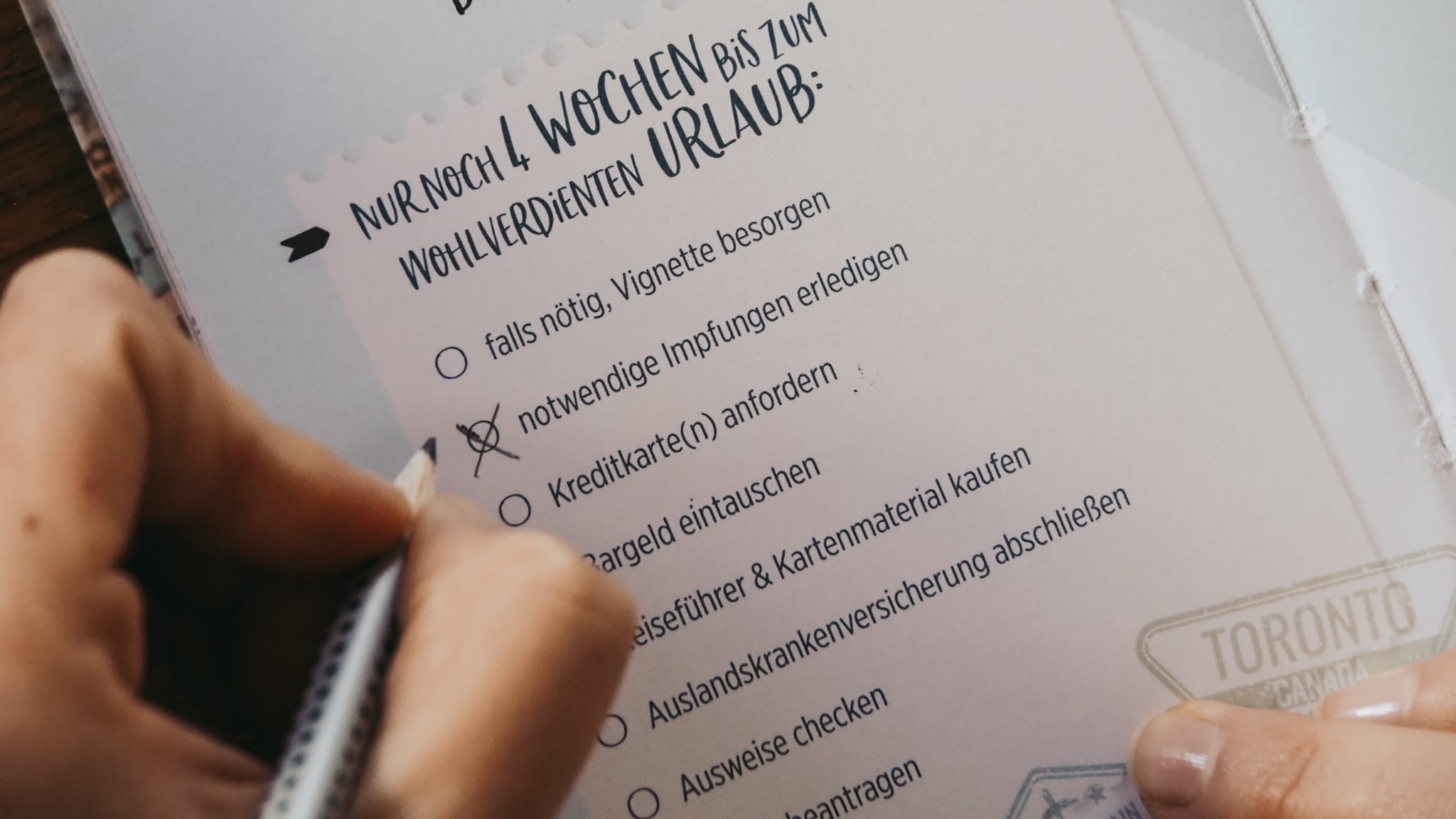 Eine Checkliste hilft, vor dem Urlaub nichts wichtiges zu vergessen © GSK