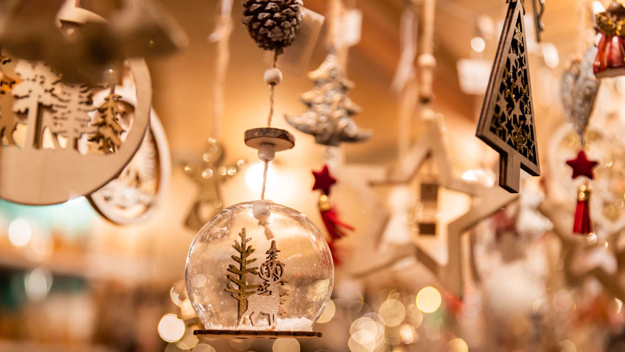 Christbaumschmuck in der Detailaufnahme.