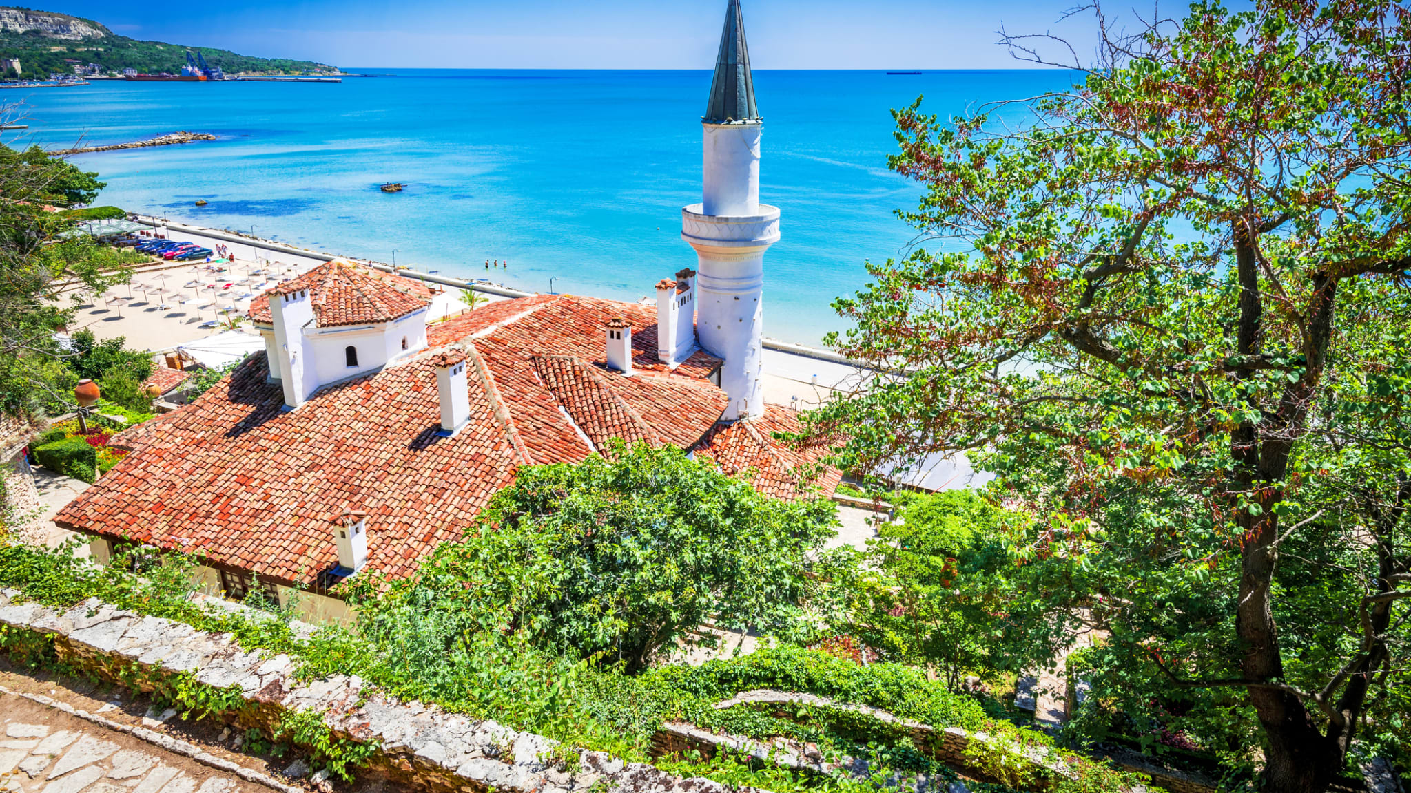 Der Küstenort Baltschik, Bulgarien ©iStock.com/emicristea