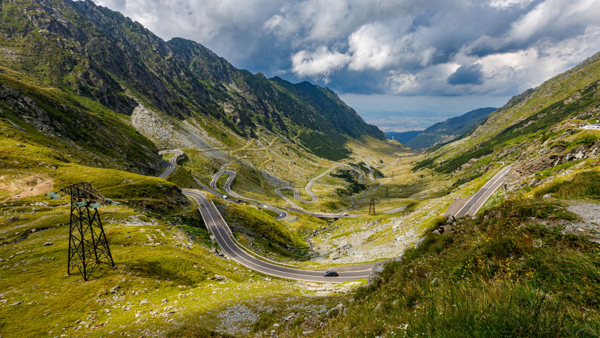 Die Transfaragasan-Straße in den Karpaten Rumäniens © iStock.com/heckepics