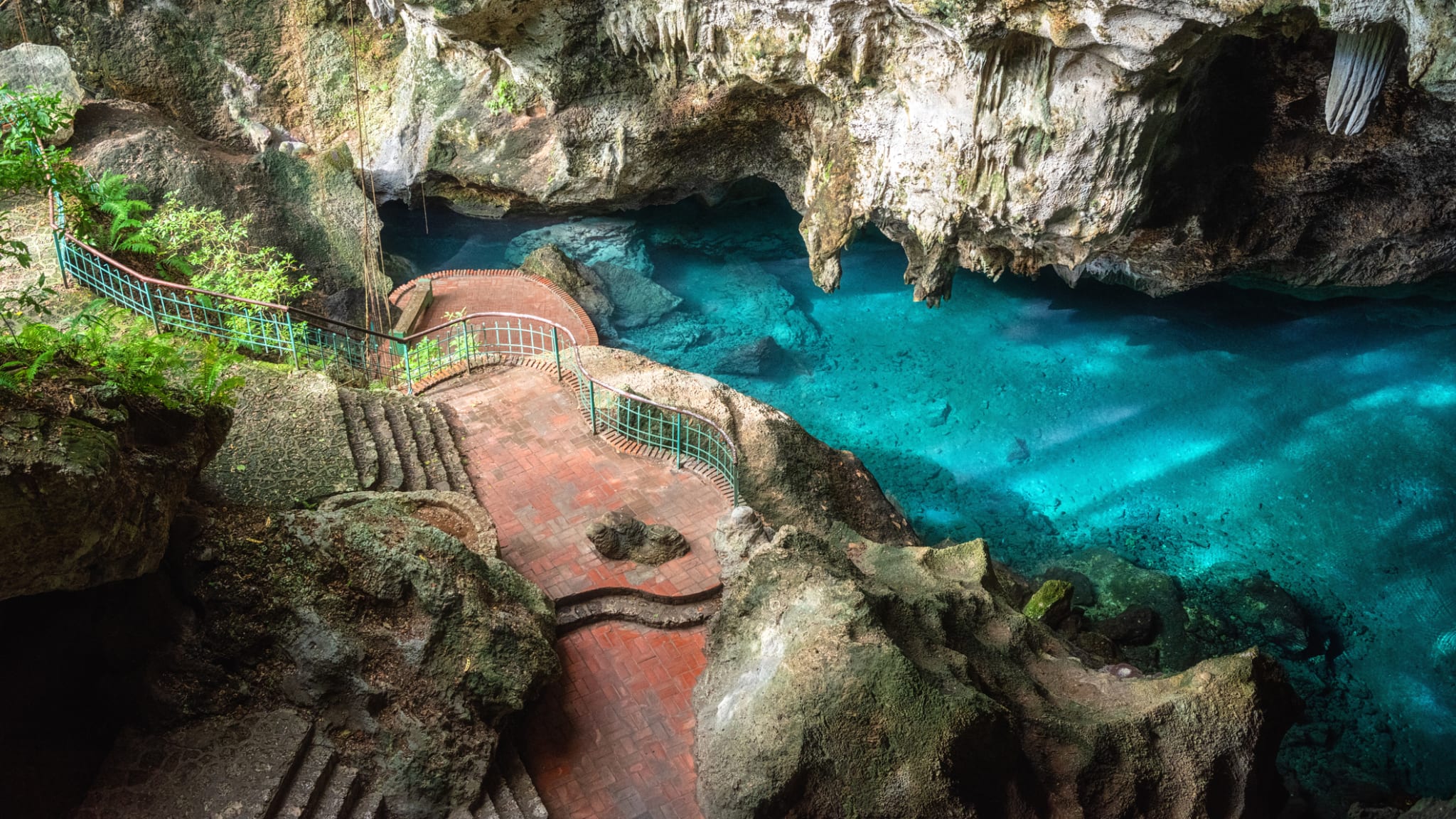 Drei-Augen-Höhle, Dominikanische Republik © Lara_Uhryn/iStock / Getty Images Plus via Getty Images