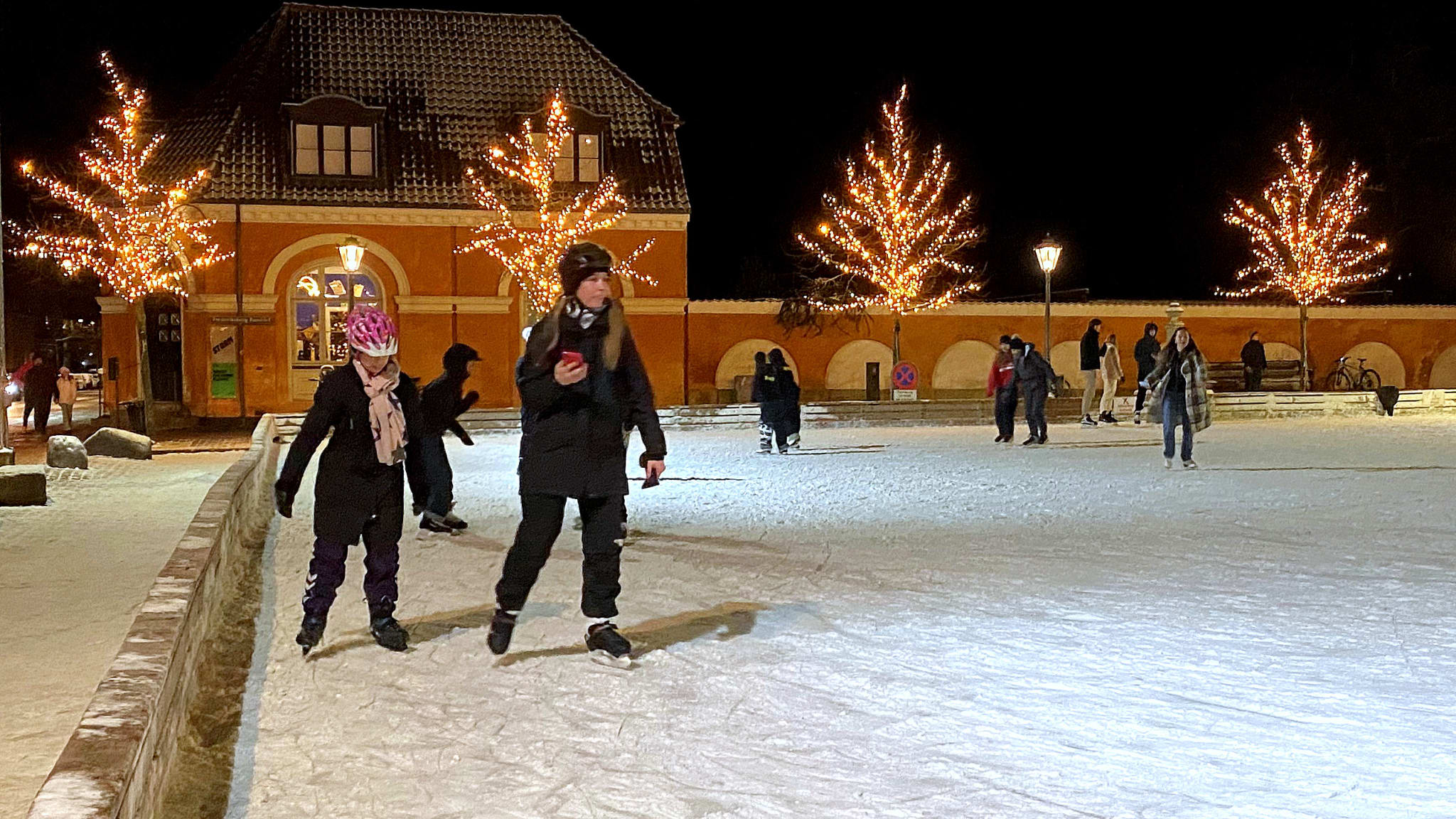 Eislaufen in Frederiksberg, Kopenhagen © Scharvik/iStock Unreleased via Getty Images