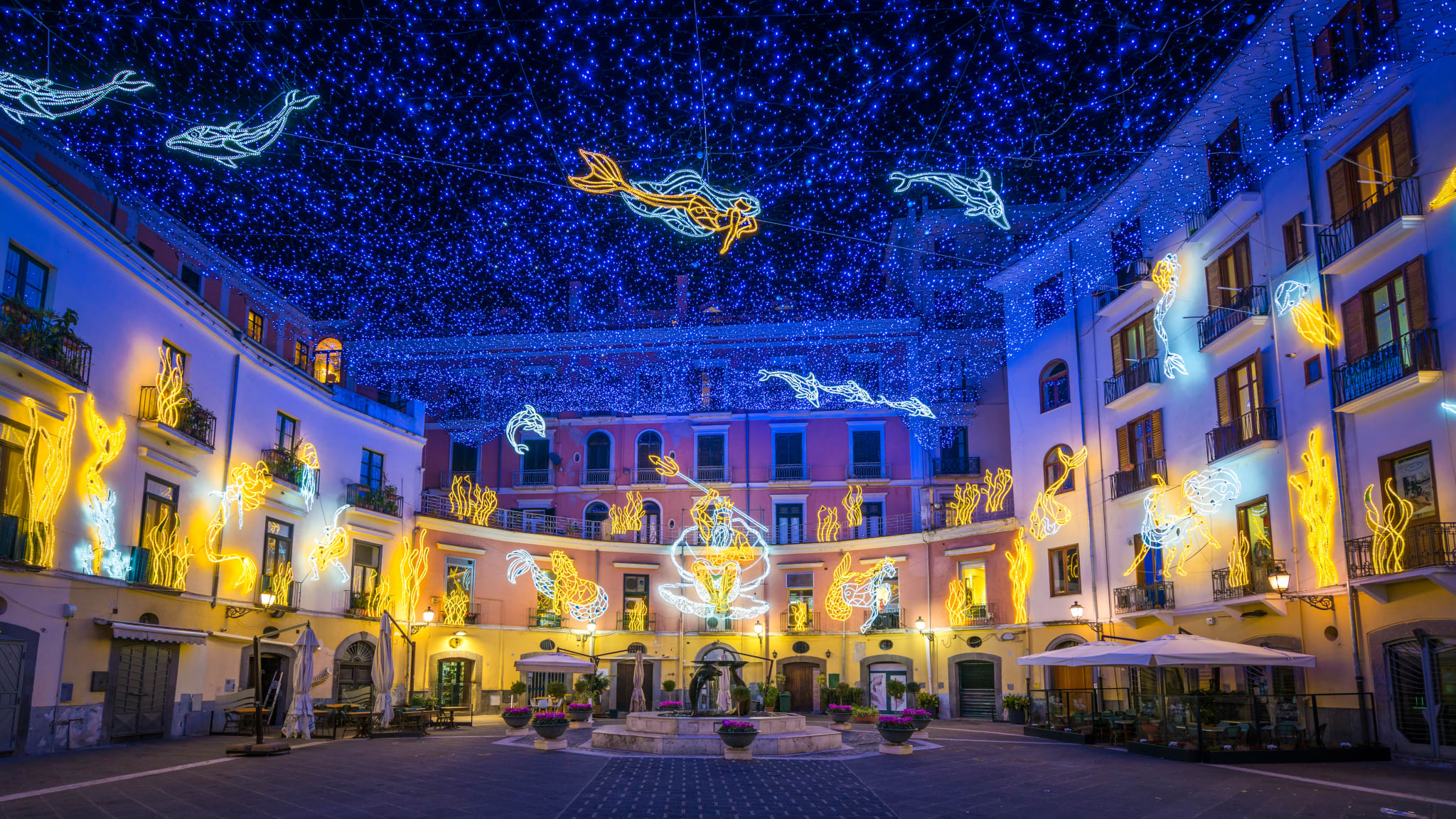 Erstaunliche Luci dArtista in Salerno Kampanien Italien©/ e55evu/ iStock Editorial / Getty Images Plus via Getty Images