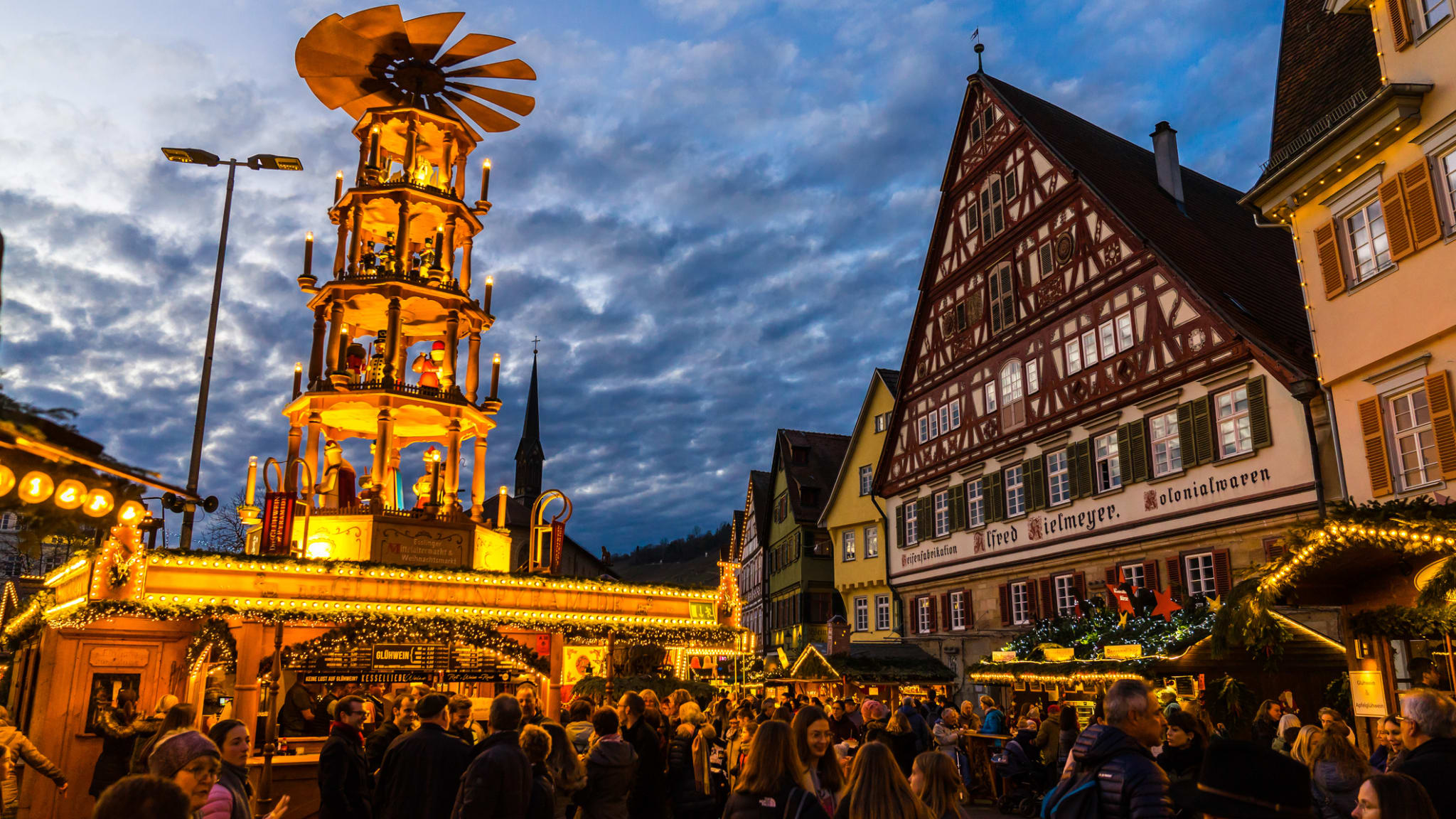 Esslinger Mittelaltermarkt und Weihnachtsmarkt ©iStock.com/Simon Dux