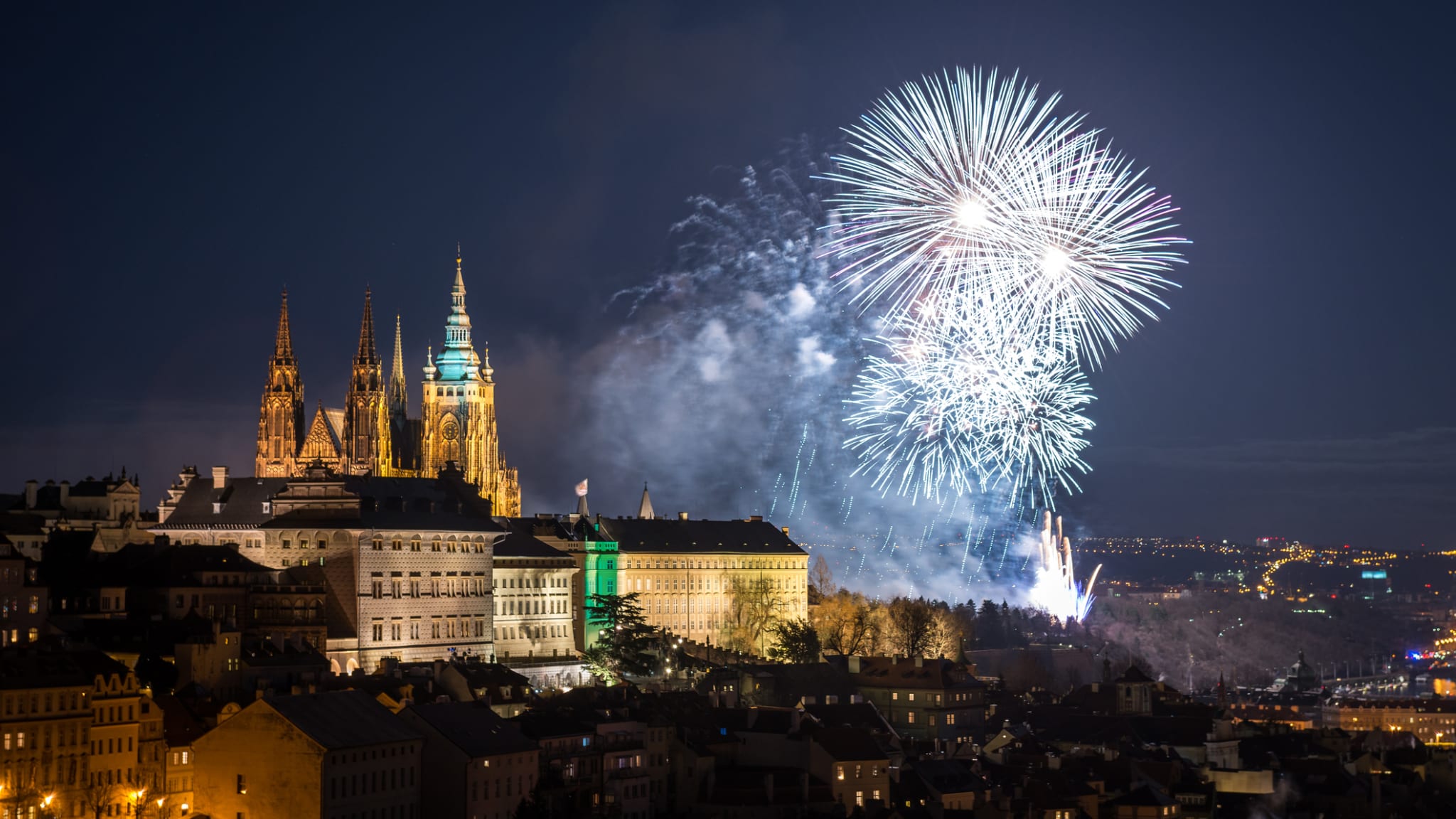 Feuerwerk in Prag, Tschechien © iStock.com/Aivita