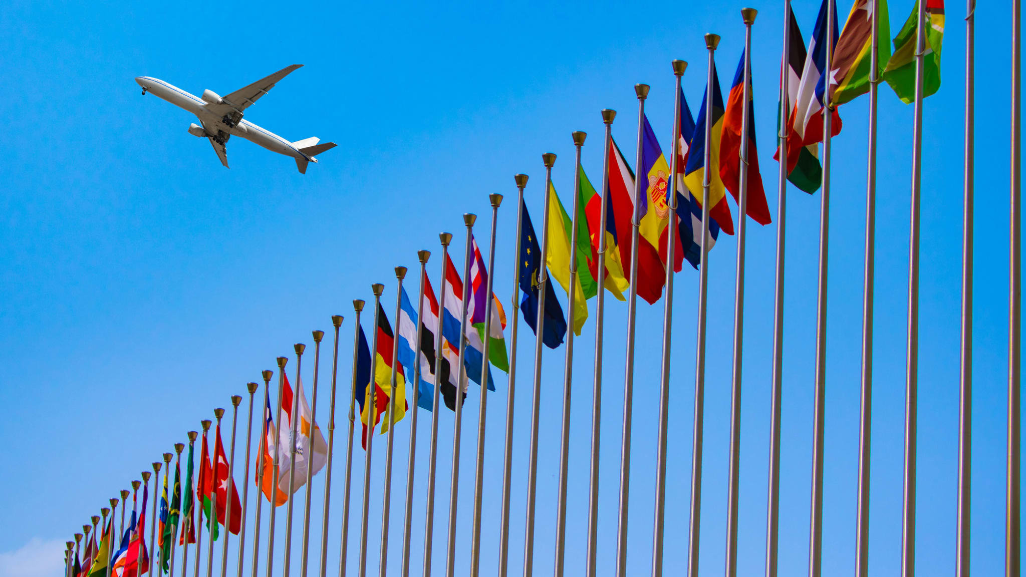 Flaggen verschiedener Nationen © honglouwawa/E+ via Getty Images