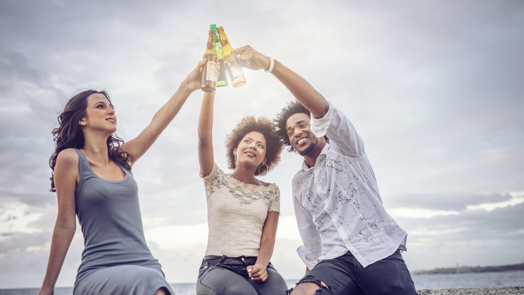 Freunde feiern gemeinsam auf Kuba © golero/E+ via Getty Images