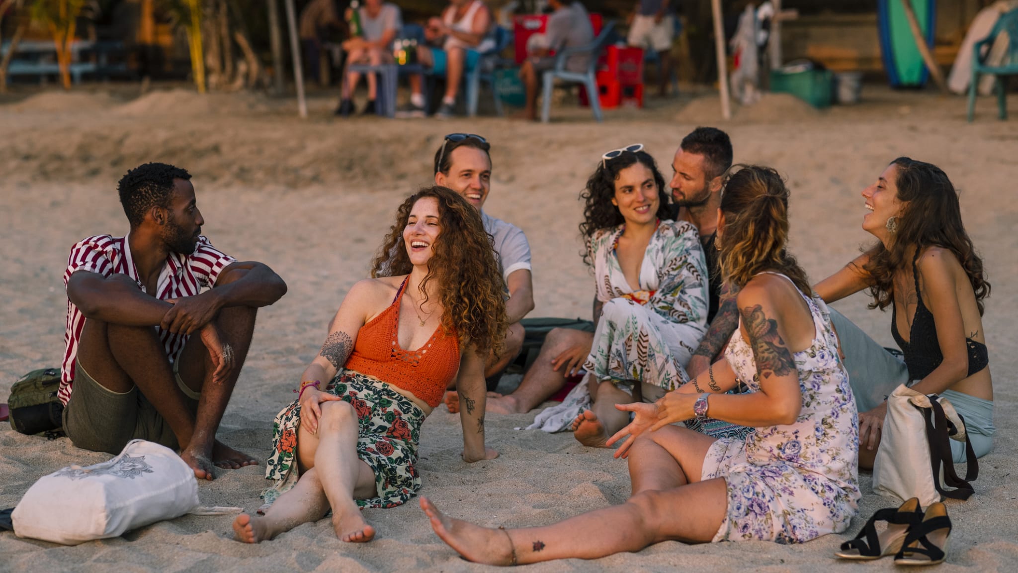 Gruppe am Strand, Mauritius © SolStock/E+ via Getty Images
