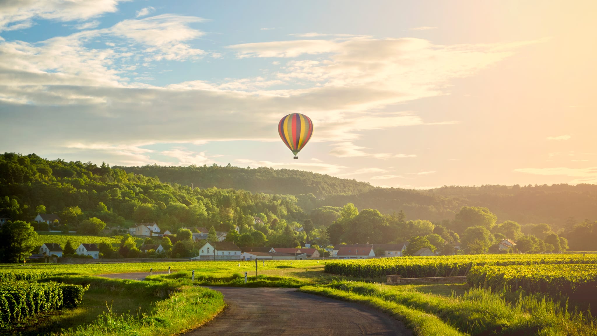 Ein Heißluftballon am französischen Himmel ©  stock.adobe.com - Massimo Santi