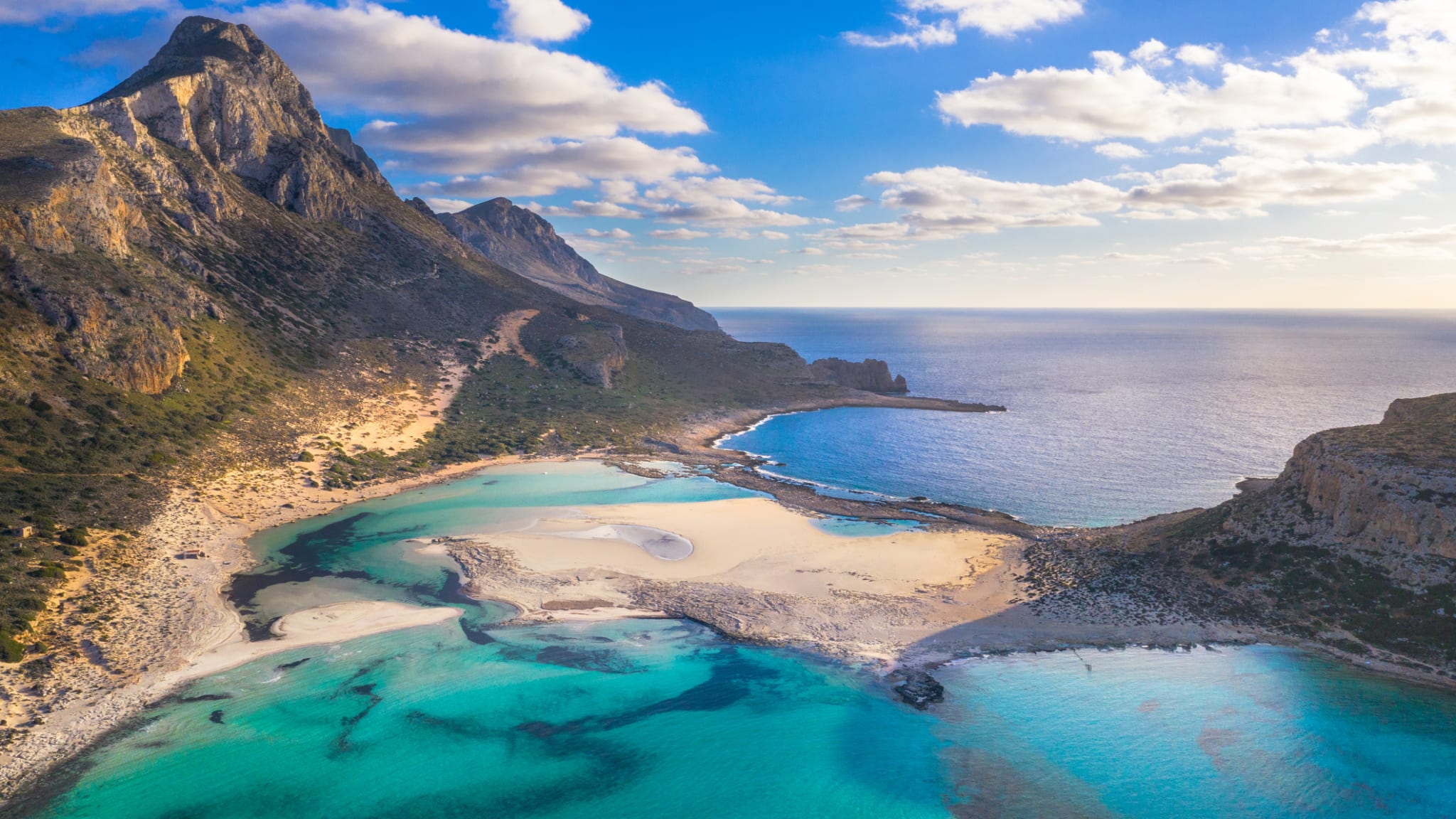 Herrliche Aussicht auf die Lagune von Balos mit magischem türkisfarbenem Wasser © iStock.com/Gatsi