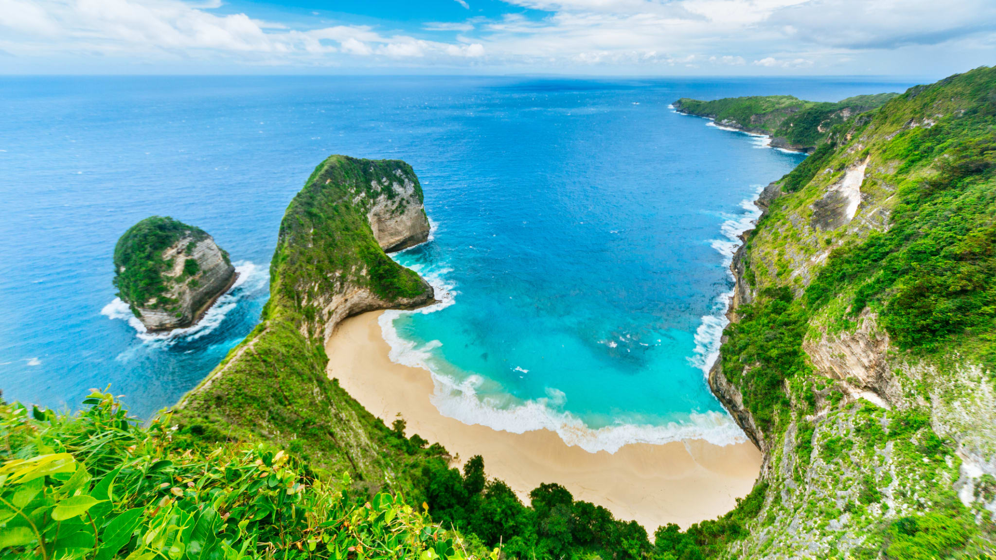 Kelingking Strand, Bali © Andrey Danilovich/E+ via Getty Images