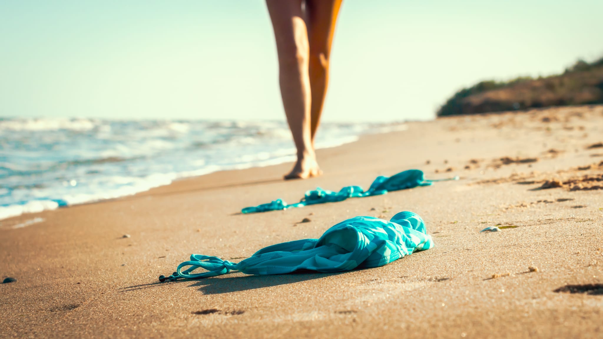 Kleidung am Strand © Sofiia - stock.adobe.com