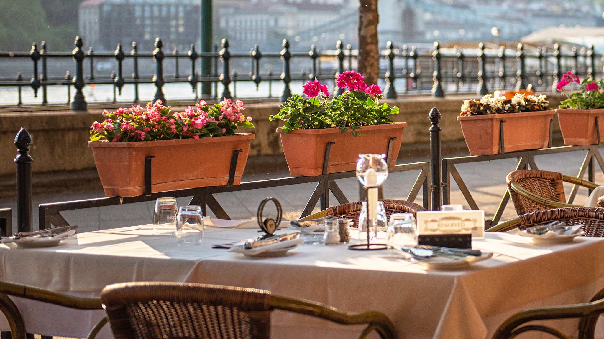 Restaurant am Fluss in Budapest