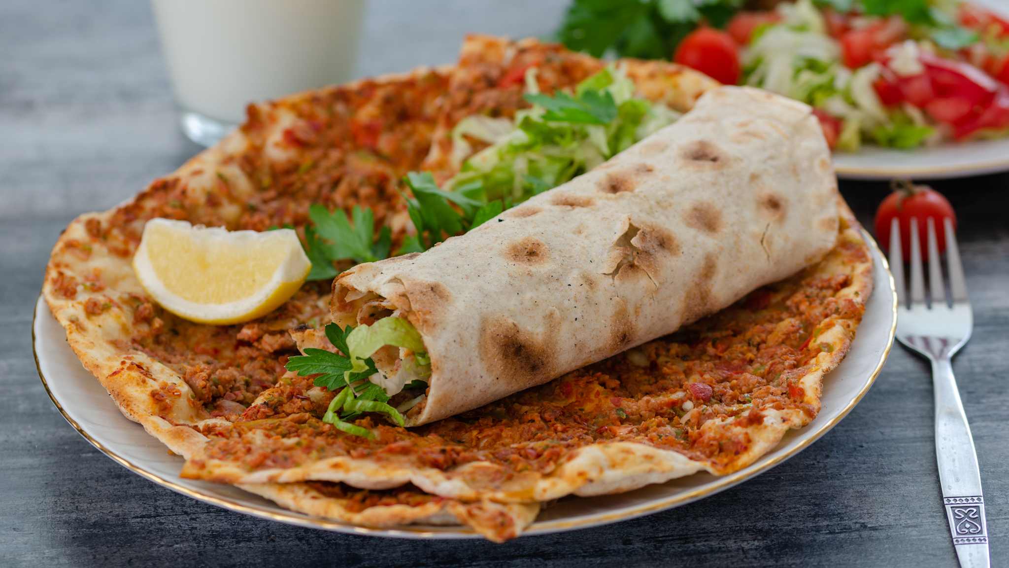 Teller mit Lahmacun