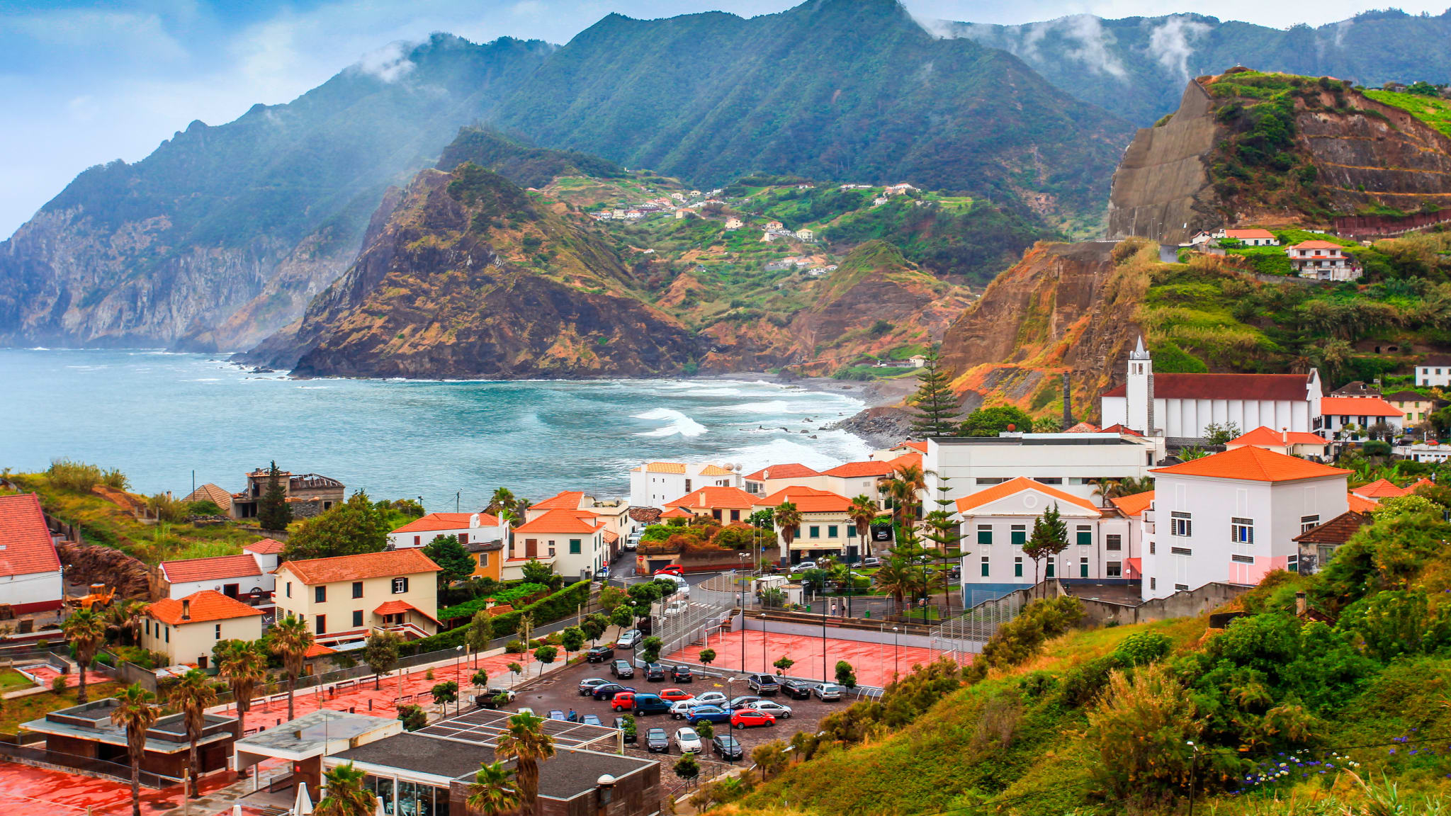 Landschaft von Porto da Cruz auf Madeira, Portugal © Lucie Debelkova/HUBER IMAGES